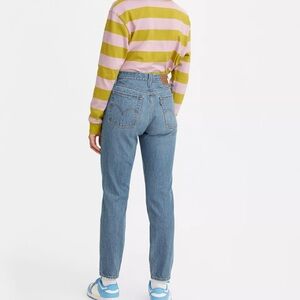 Urban Outfitters Levi’s High Rise Wedgie Icon Fit Distressed Jeans